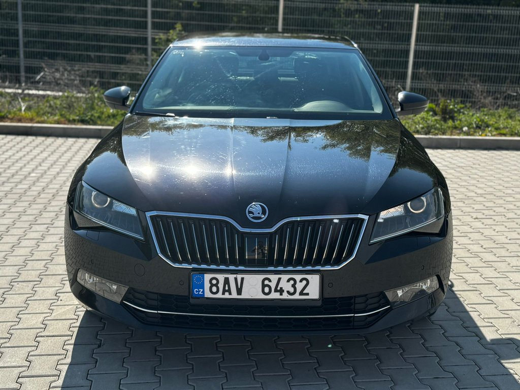 Škoda SuperB 1.6TDI Sedan Černá 