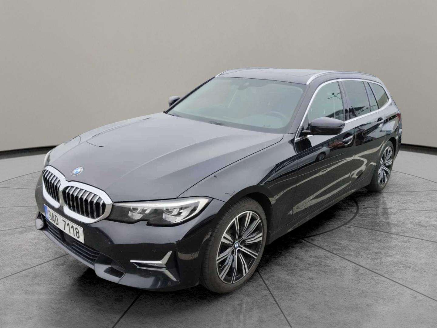 BMW 320d xDrive Touring            Luxury line