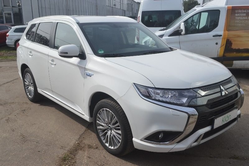 MITSUBISHI OUTLANDER 2,4 4x4