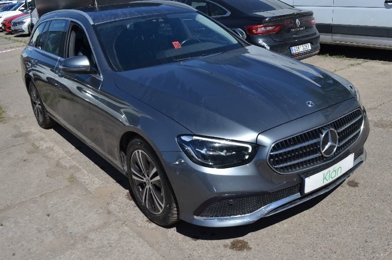 MERCEDES BENZ E200